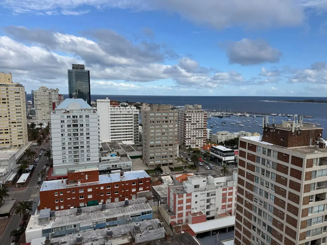 Alquiler – Departamento Torre de las Américas piso 1802. 2 dormitorios, 2 baños, 100 m², amoblado, v 4