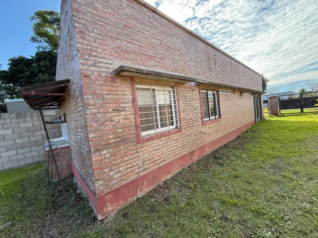 Venta Casa en Santo Tome de 2 dormitorios, con amplio patio verde. 8