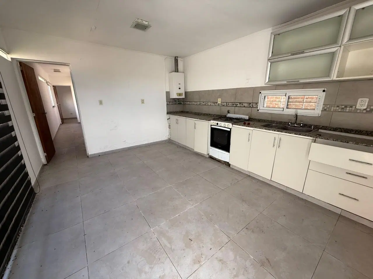 Venta Casa en Santo Tome de 2 dormitorios, con amplio patio verde. 1
