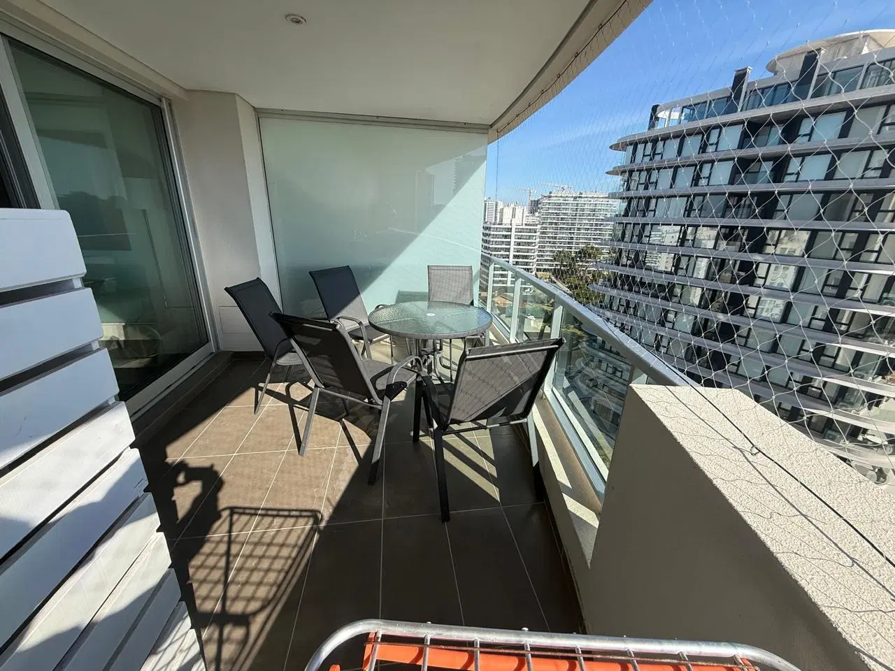Departamento en alquiler- Punta del este- Parada 6 de la brava 3