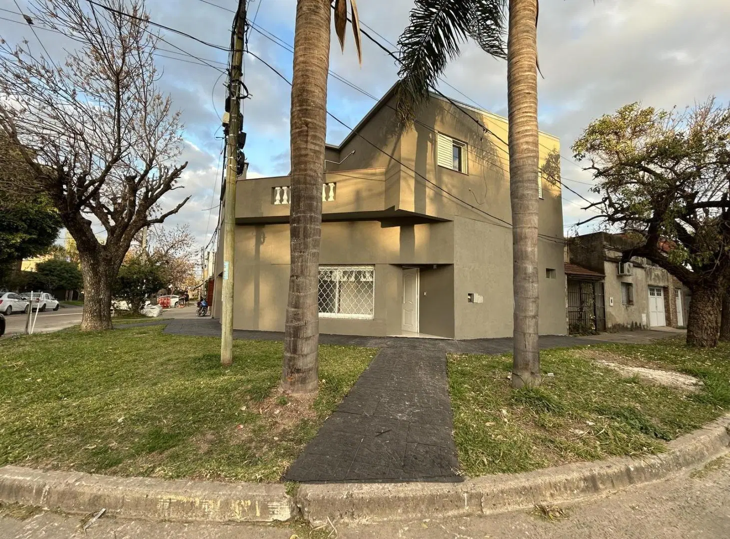 VENTA EN SANTA FE - CASA EN PLANTA BAJA, DOS DORMITORIOS PATIO Y COCHERA 1
