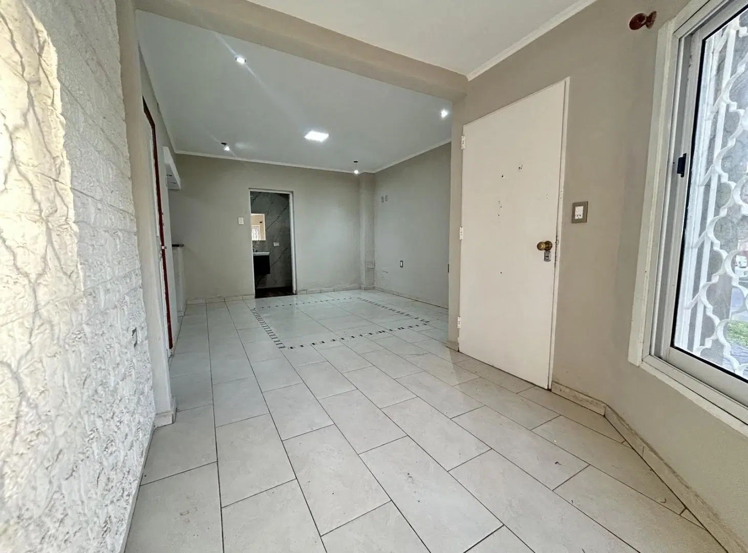 VENTA EN SANTA FE - CASA EN PLANTA BAJA, DOS DORMITORIOS PATIO Y COCHERA 3