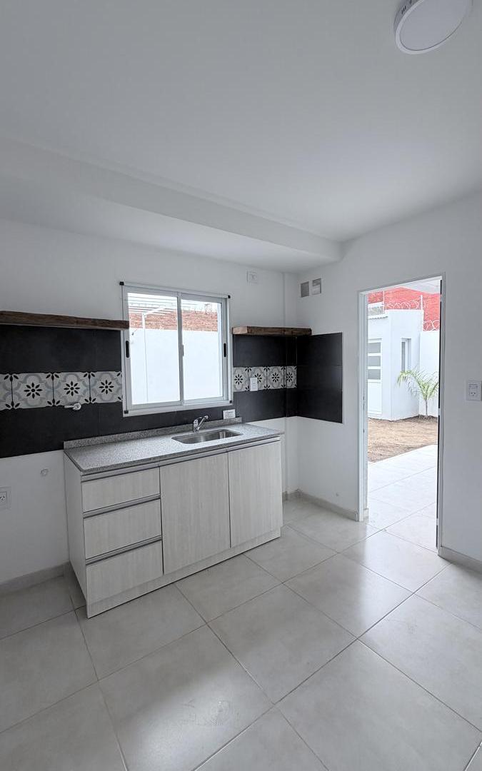 Foto de VENTA-CASA-INTERNA-PATIO-A ESTRENAR, imagen 2