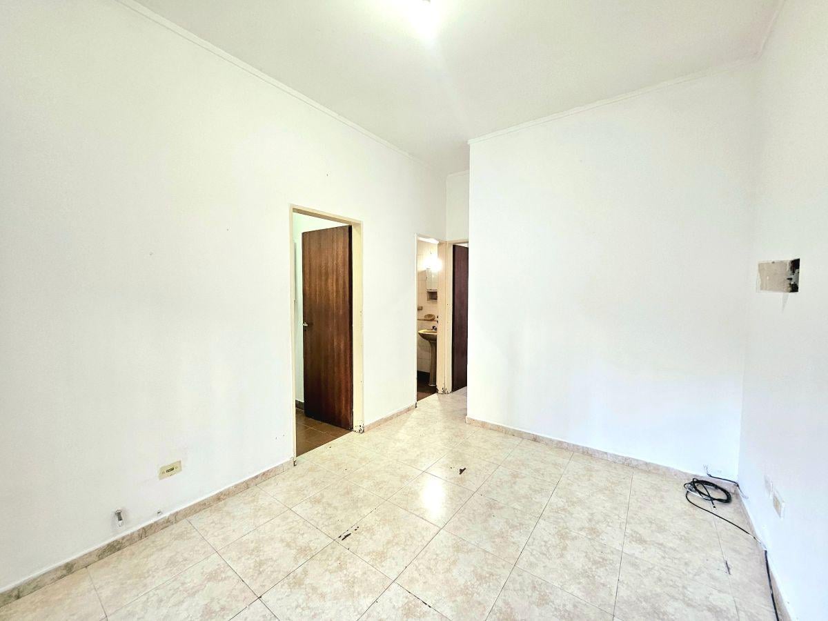 Foto de 2 entre 60 y 61. Departamento 1 dormitorio con Patio. Muy Bueno!, imagen 5