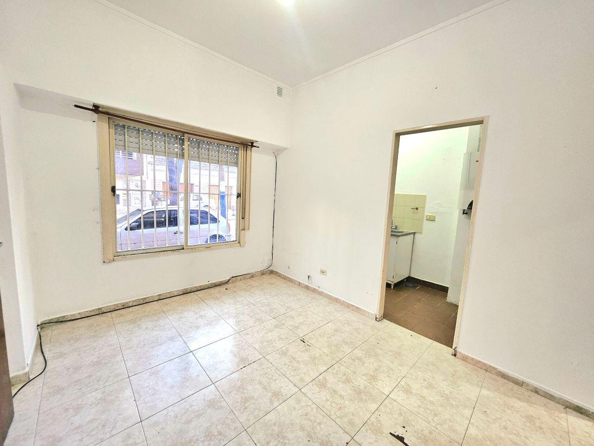Foto de 2 entre 60 y 61. Departamento 1 dormitorio con Patio. Muy Bueno!, imagen 1