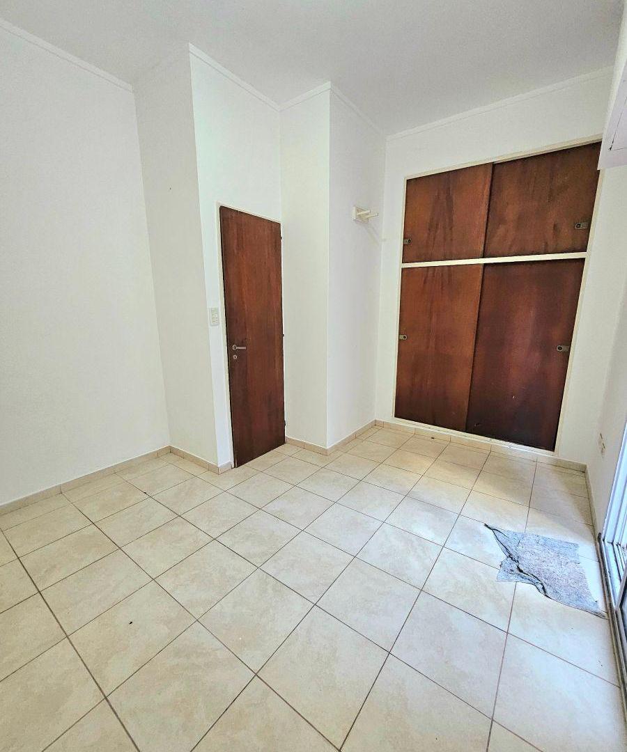 Foto de 2 entre 60 y 61. Departamento 1 dormitorio con Patio. Muy Bueno!, imagen 4