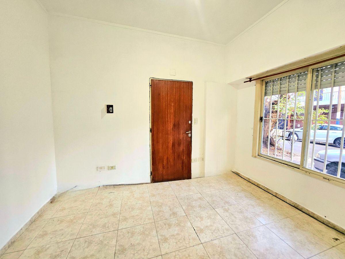Foto de 2 entre 60 y 61. Departamento 1 dormitorio con Patio. Muy Bueno!, imagen 2