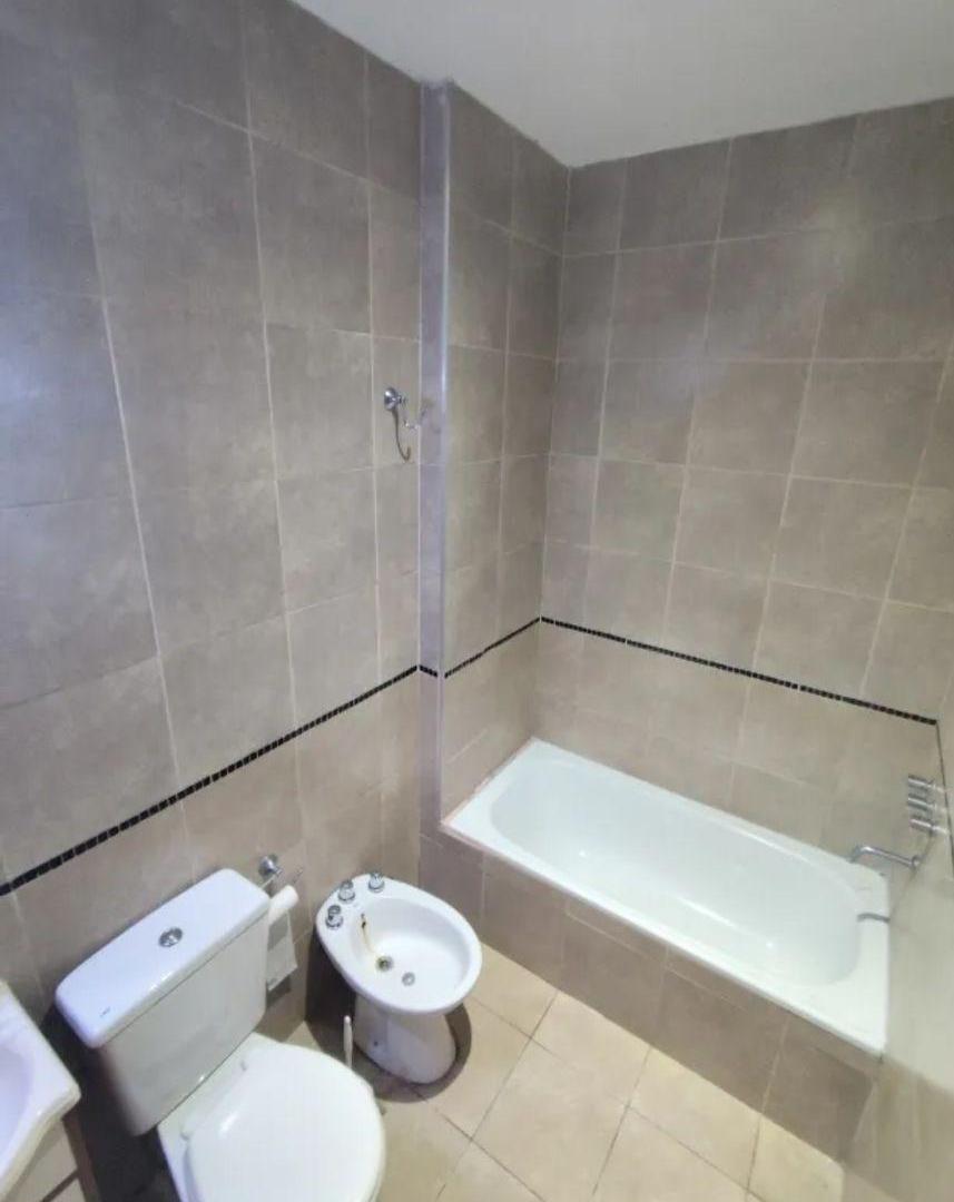 Foto de 65 entre 4 y 5 - Departamento 1 dormitorio. Muy bueno., imagen 3