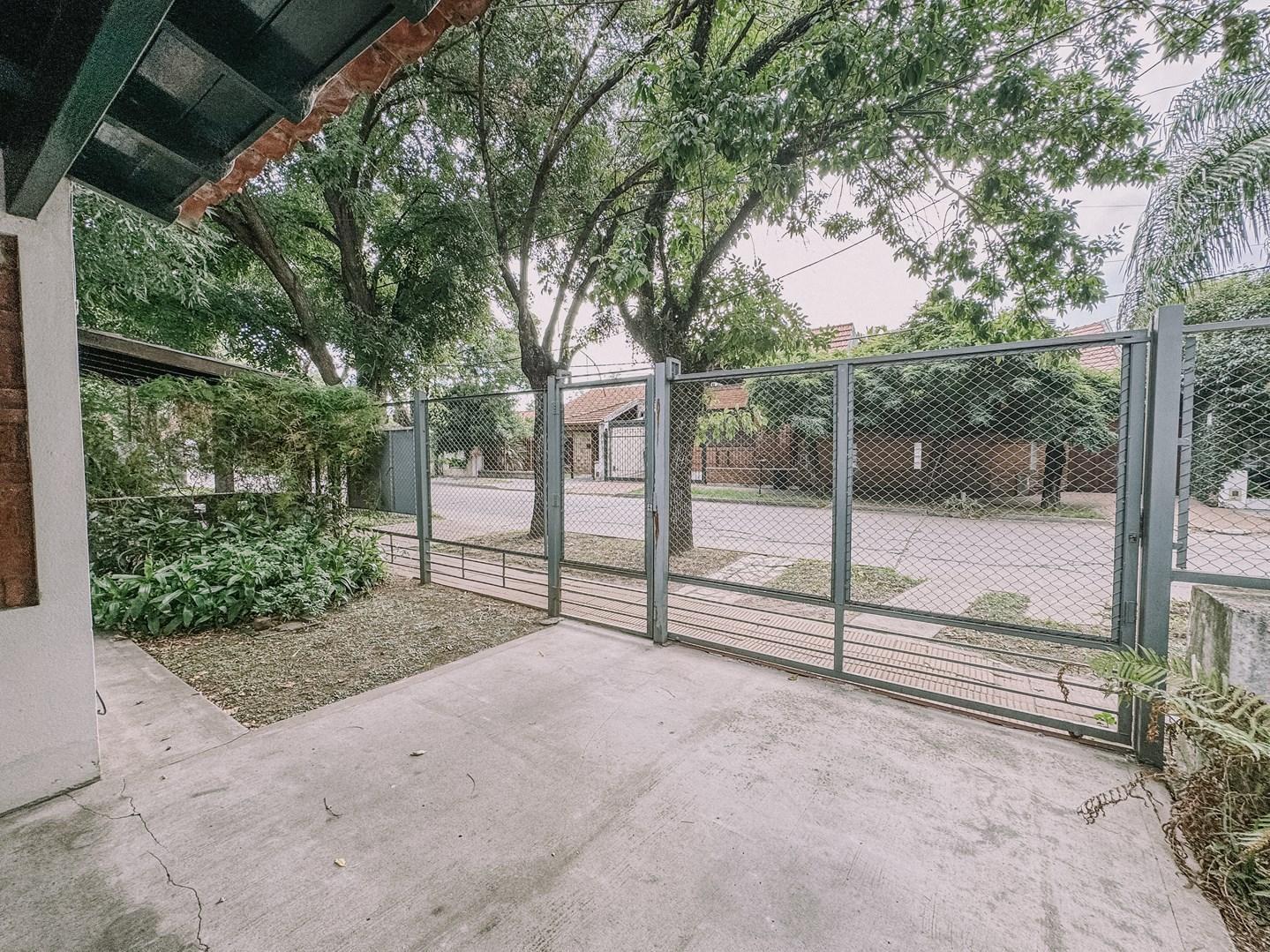 Foto de Casa Chalet en Venta en Adrogué, Almirante Brown, G.B.A. Zona Sur, imagen 3