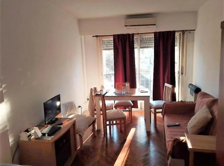 Departamento frente, 2 amb. con balcon 2