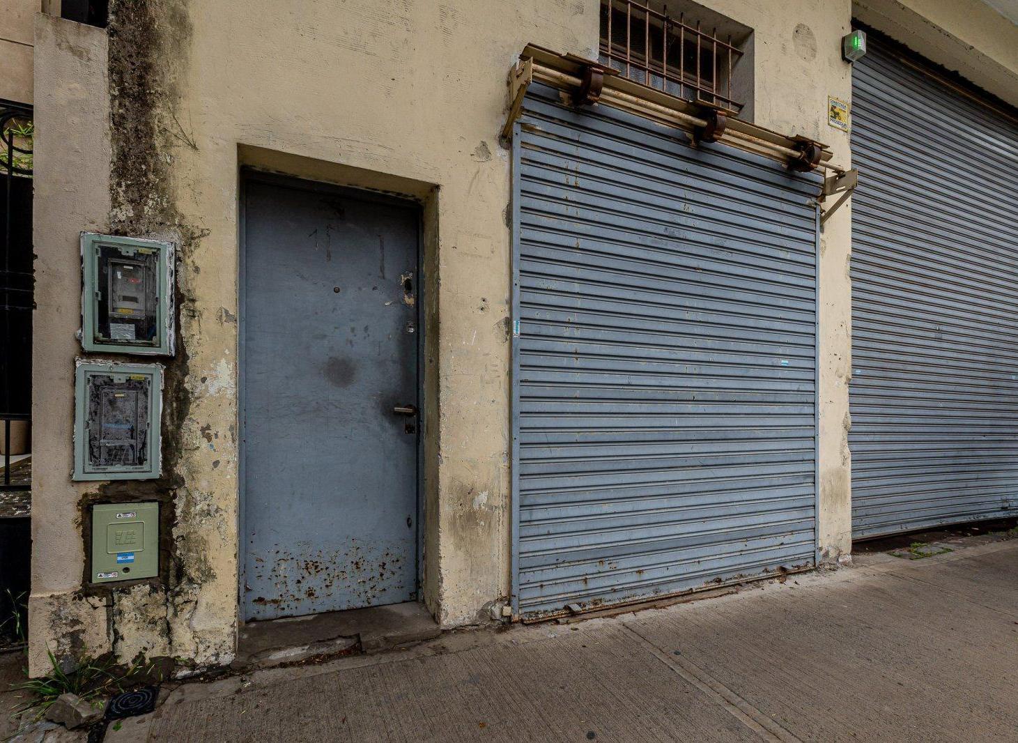 Venta. Depósito. Floresta. Zona comercial.