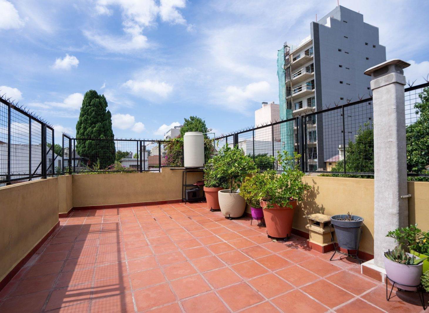 Venta - PH en Villa del Parque. Patio. Terraza.