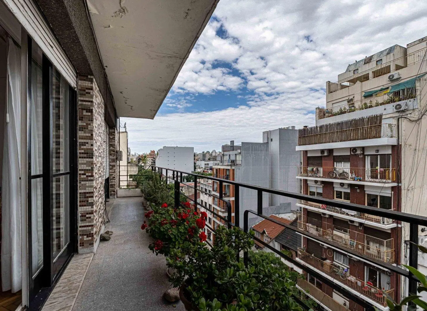 VENTA. DEPARTAMENTO 4 AMBIENTES CON DEPENDENCIA. AGUIRRE Y MALABIA. 4