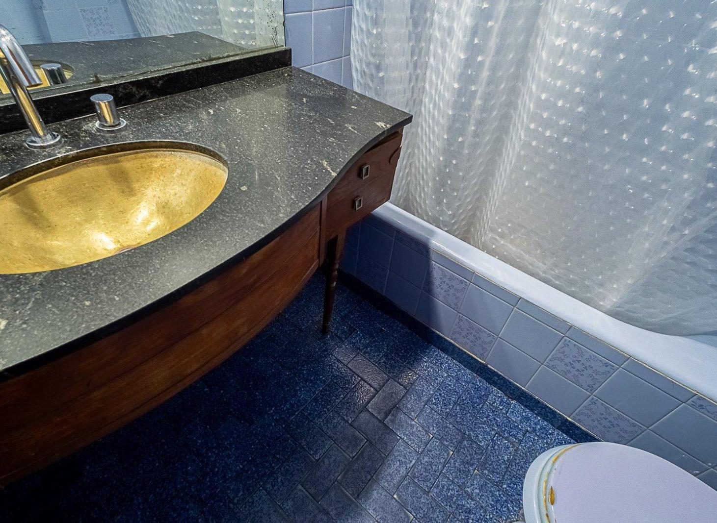 PH EN VENTA CON PATIO BOYACA Y AVELLANEDA. APTO PROFESIONAL