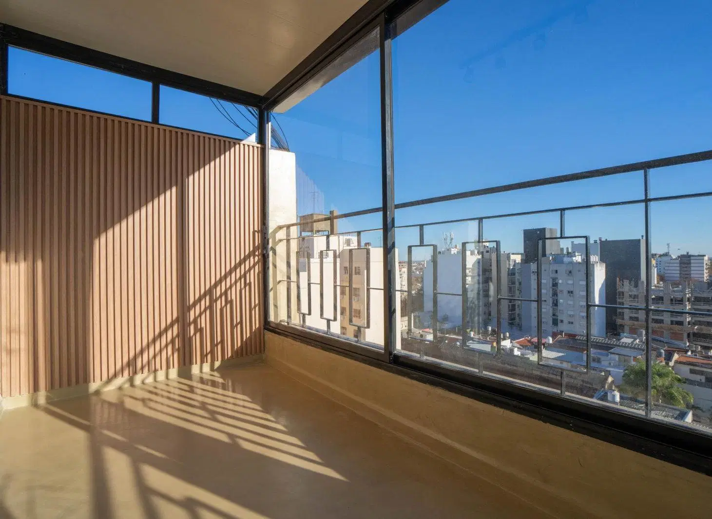 Venta. Departamento 2 ambiente refaccionado a Nuevo con balcon terraza 4