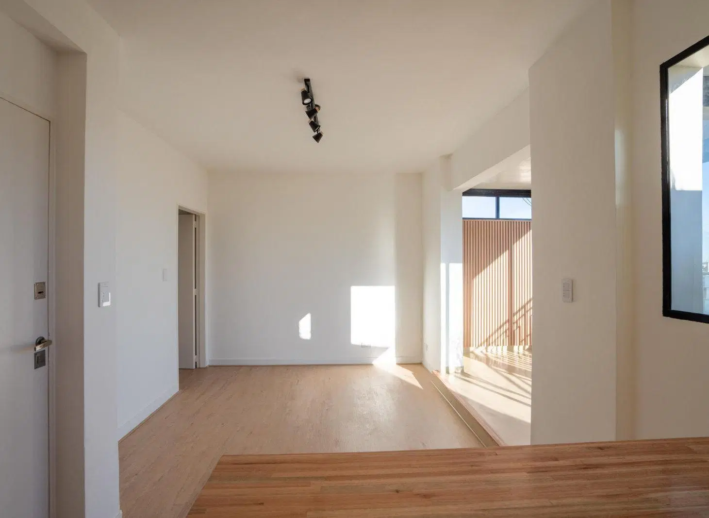 Venta. Departamento 2 ambiente refaccionado a Nuevo con balcon terraza 2