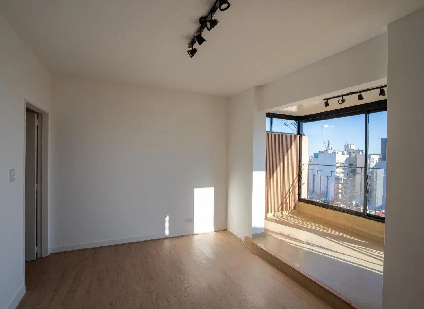 Venta. Departamento 2 ambiente refaccionado a Nuevo con balcon terraza 5