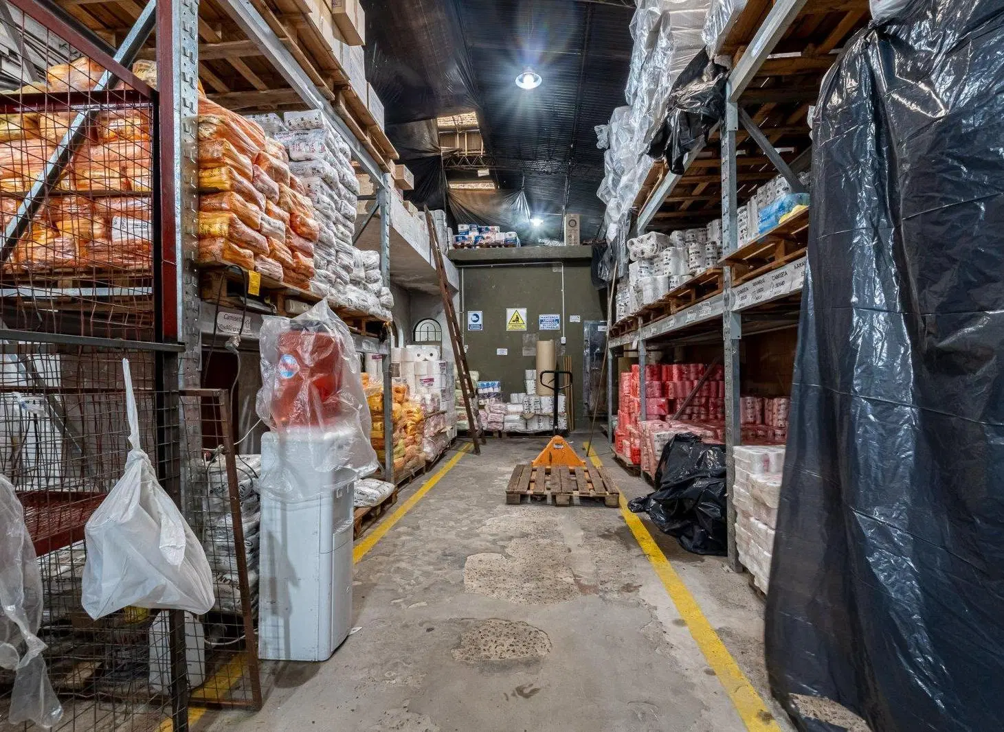 Venta. Depósito. Floresta. Zona comercial. 5