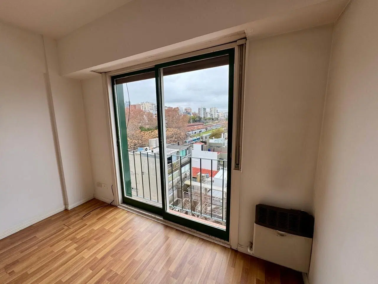 Alquiler. 2 Ambientes en Torre con Doble Balcón y Lavadero 2