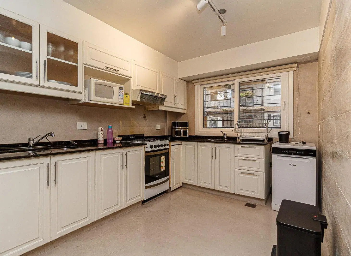 Departamento 4 amb. con patio y cochera en Venta - Recoleta 2