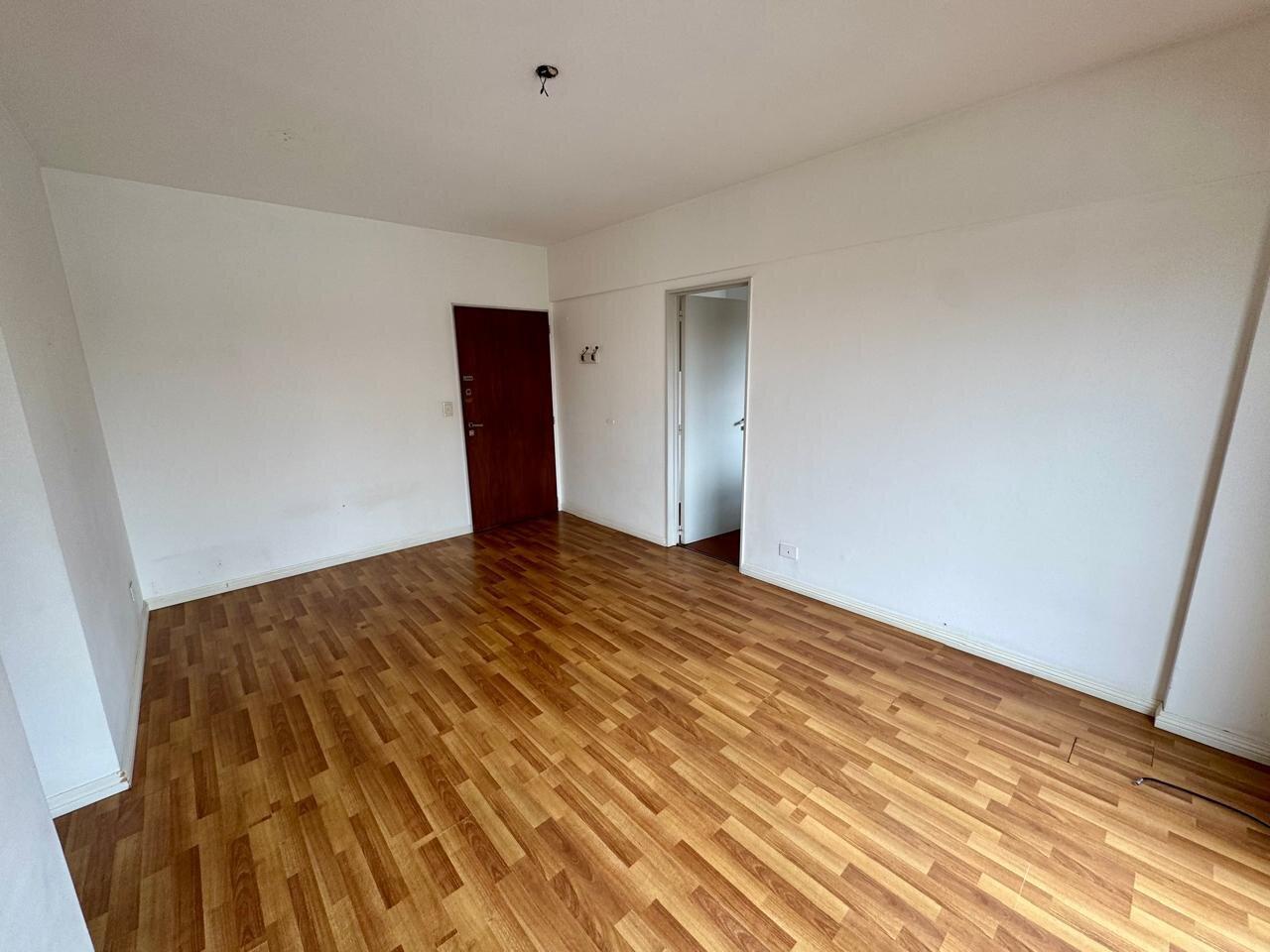 Foto de Alquiler 2 Ambientes en Torre con Doble Balcón y Lavadero, imagen 4