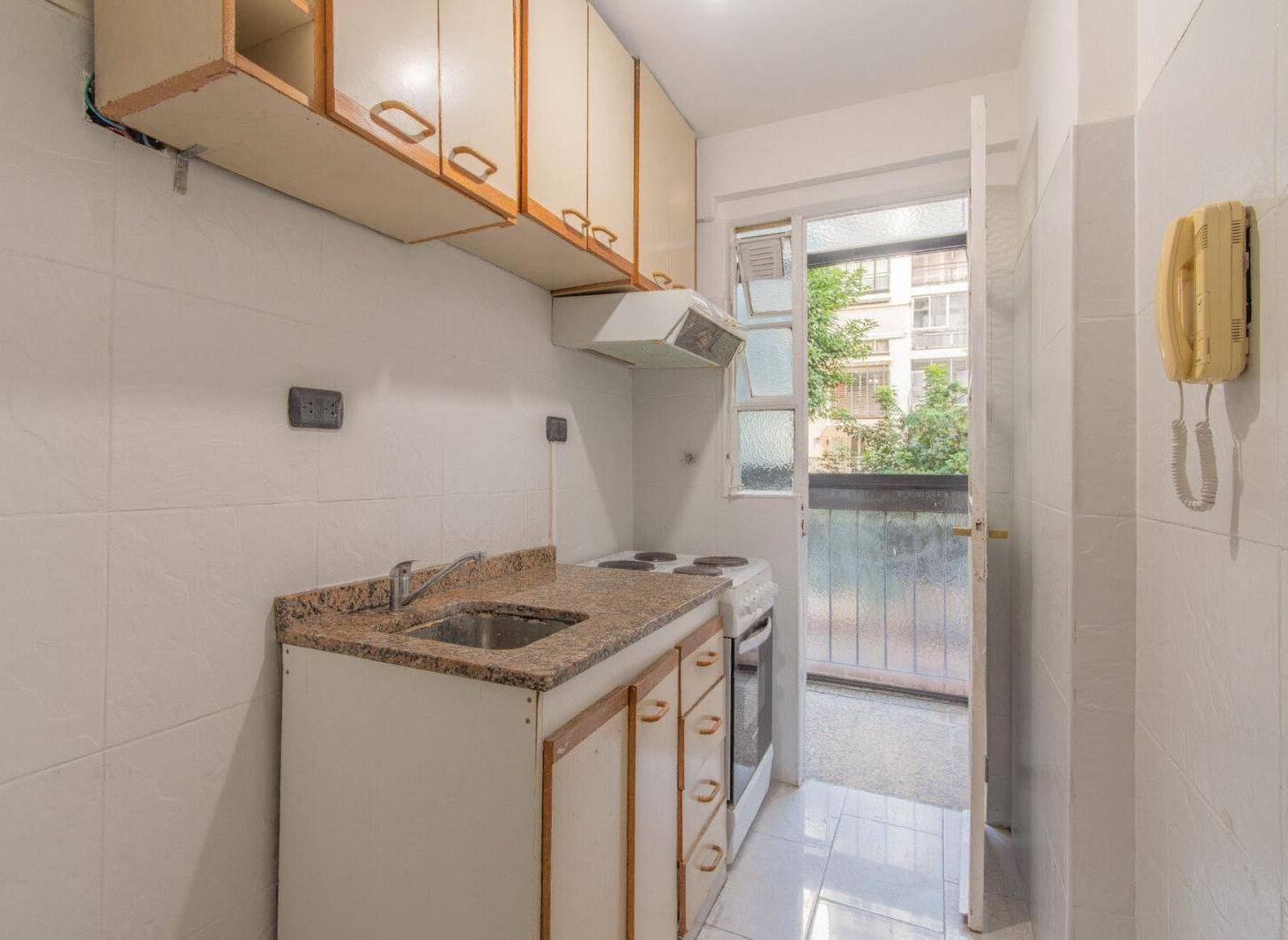Foto de VENTA.2 AMB.CON ESCRITORIO. BALCÓN Y LAVADERO. BELGRANO, imagen 2