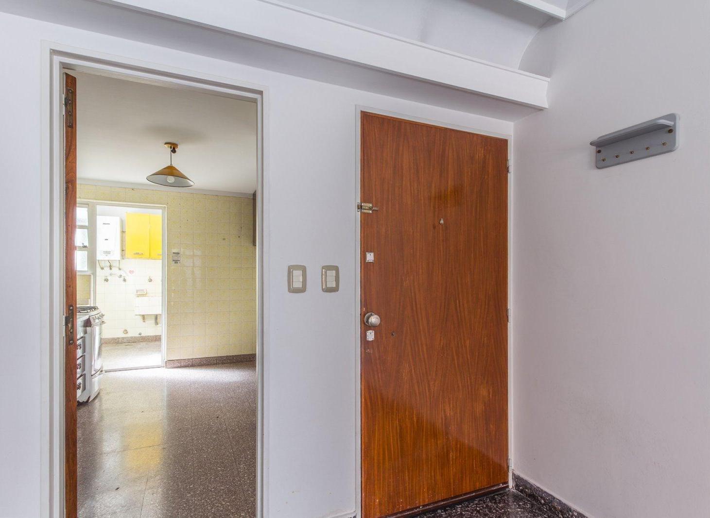 Foto de VENTA DEPARTAMENTO 3 AMBIENTES CON BALCÓN. YERBAL Y ACOYTE, imagen 3