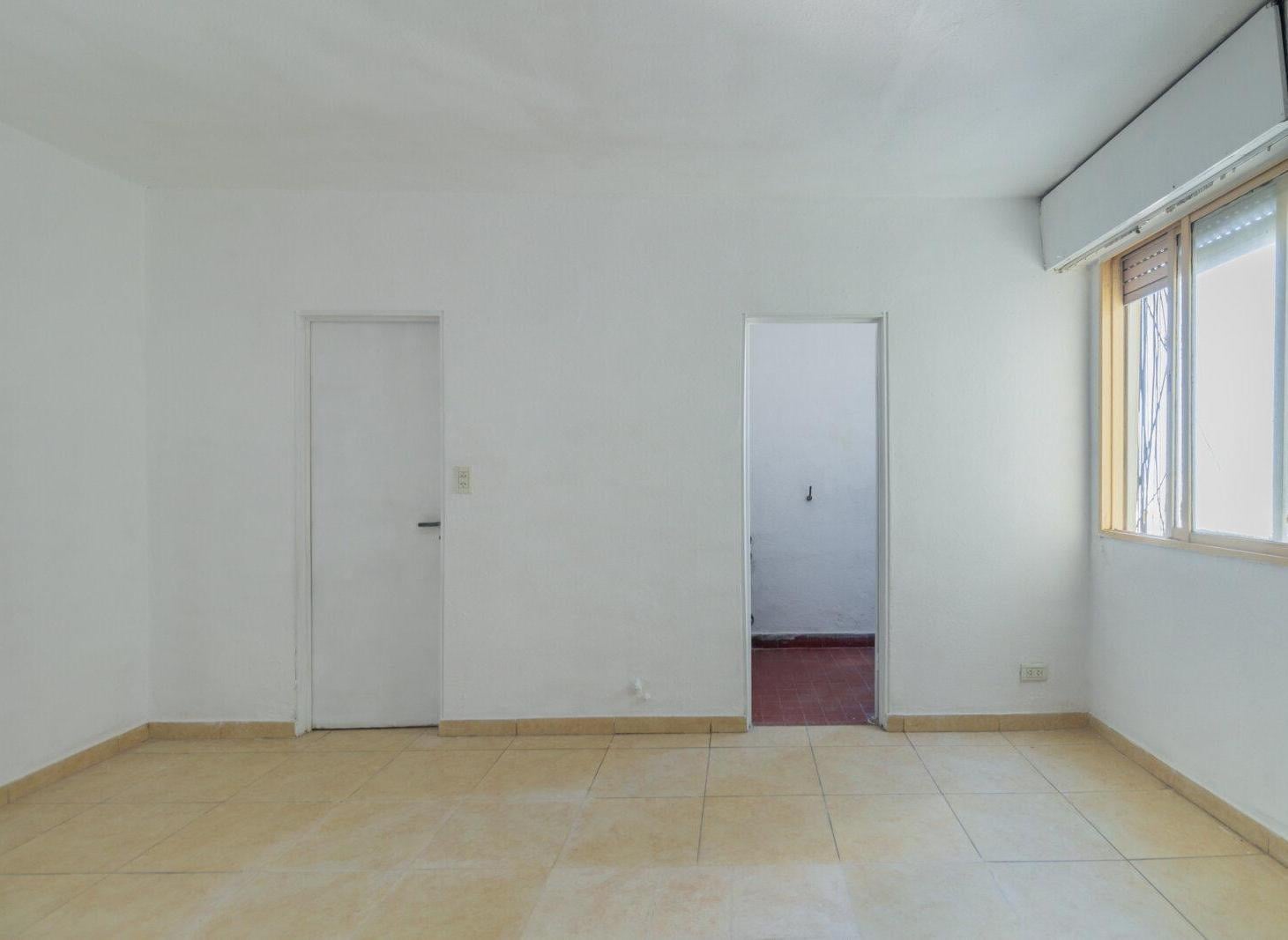 Foto de VENTA. MONOAMBIENTE BALVANERA MUY LUMINOSO, imagen 3