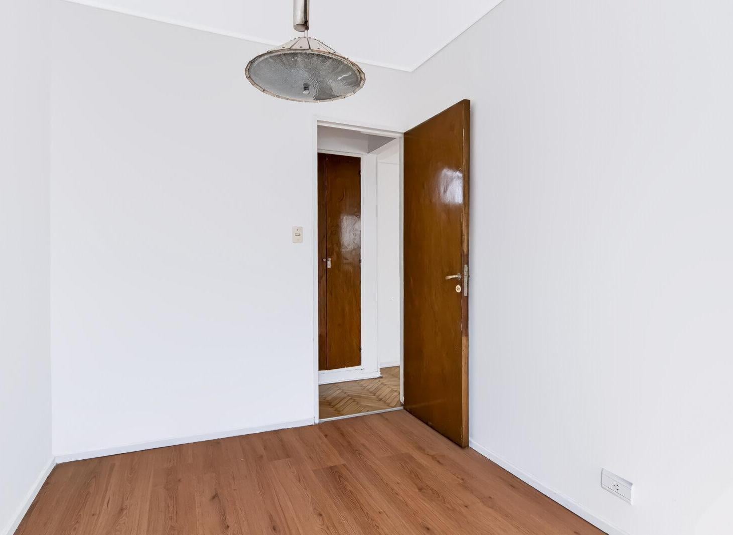 Foto de VENTA DEPARTAMENTO 4 AMBIENTES CON ESCRITORIO Y TERRAZA. SUCRE Y AV, imagen 2
