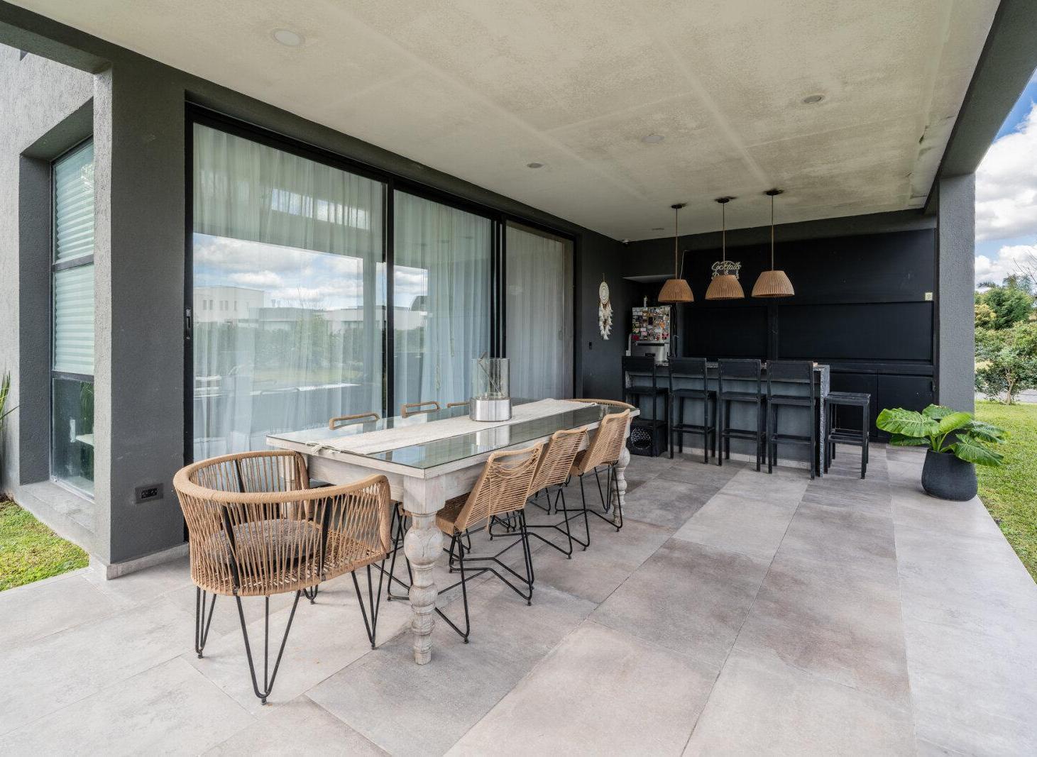 Foto de Venta casa con 4 dormitorios en una planta. Pileta climatizada. Haras, imagen 5