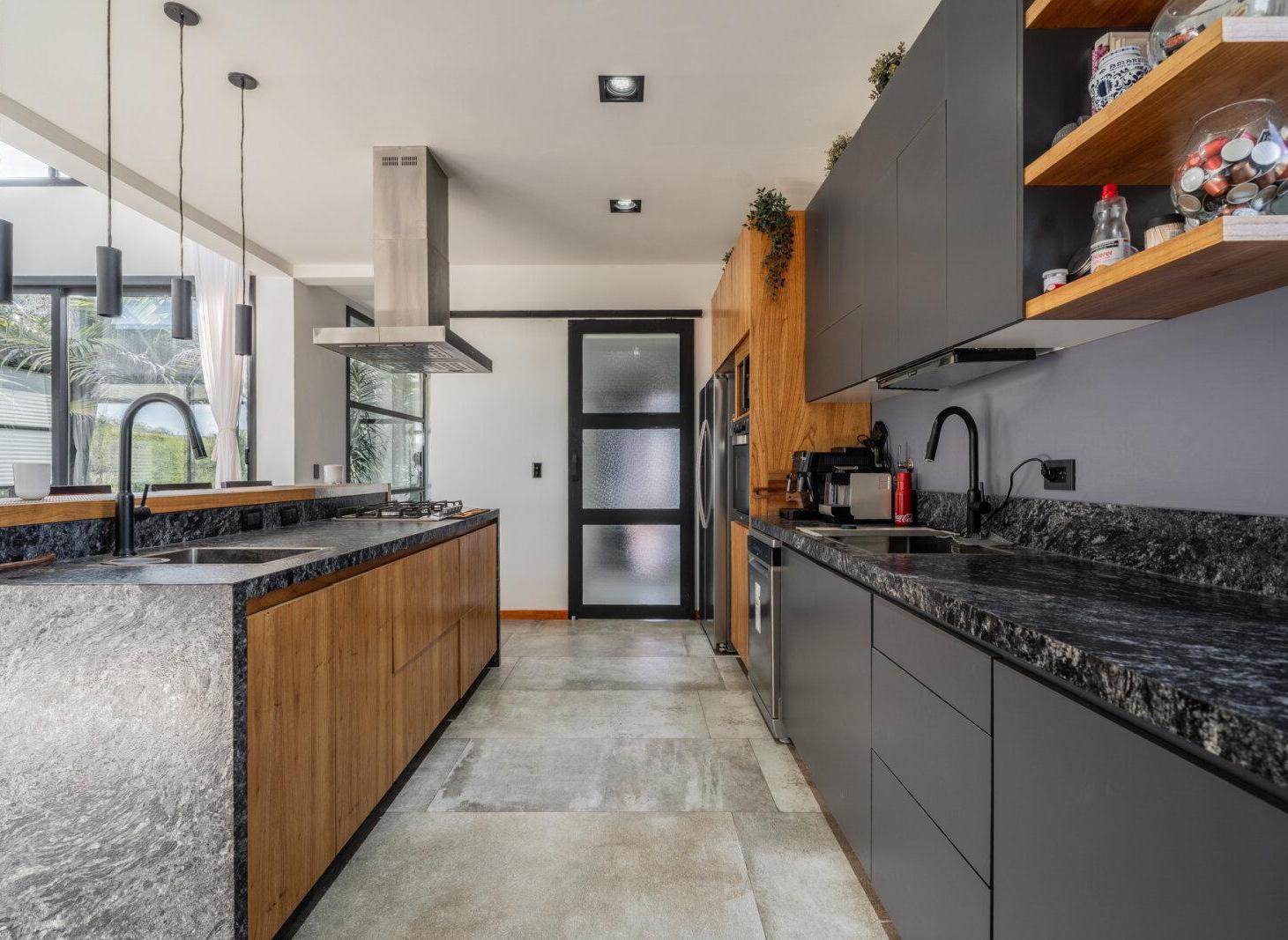 Foto de Venta casa con 4 dormitorios en una planta. Pileta climatizada. Haras, imagen 3
