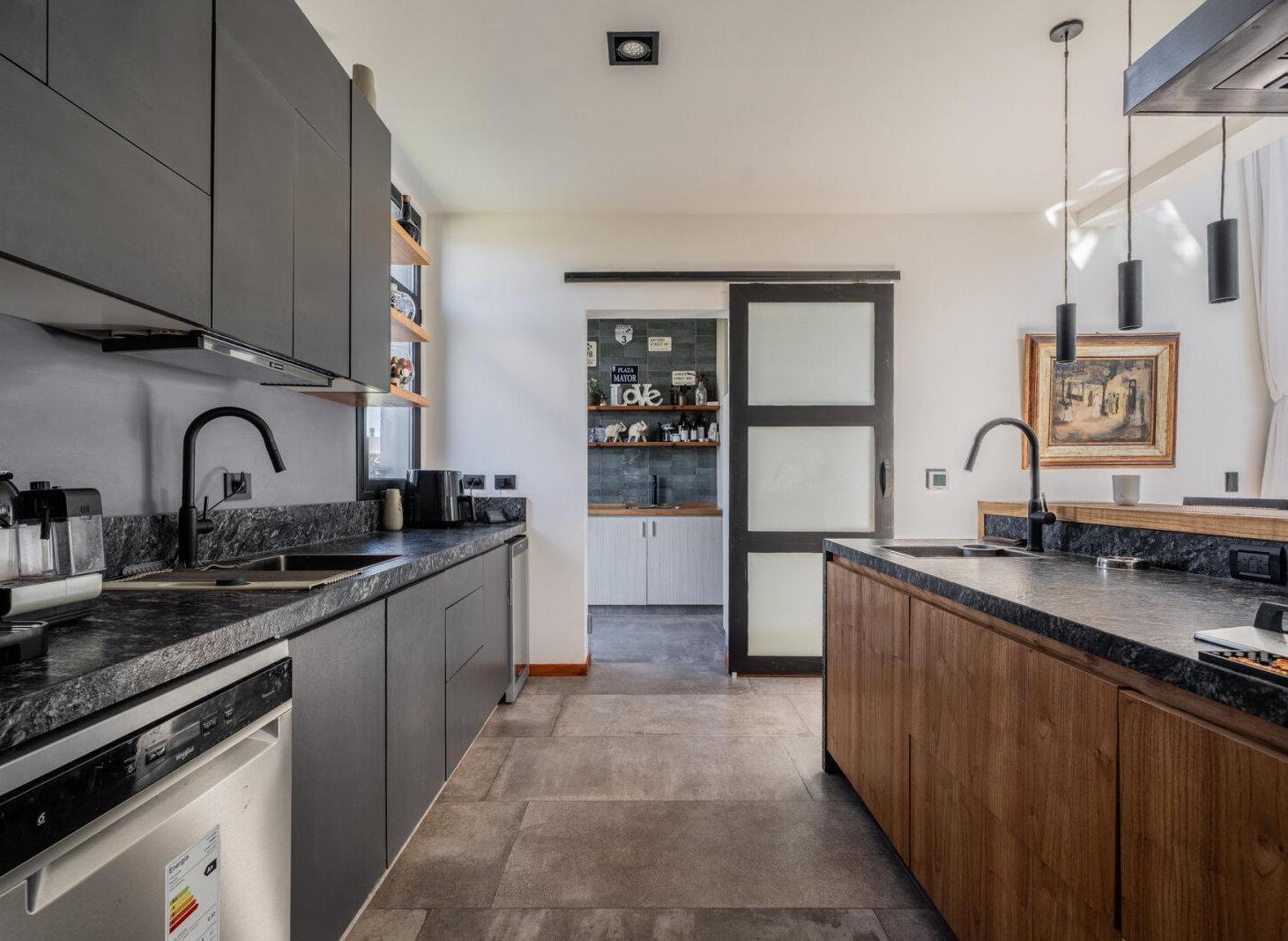Foto de Venta casa con 4 dormitorios en una planta. Pileta climatizada. Haras, imagen 1