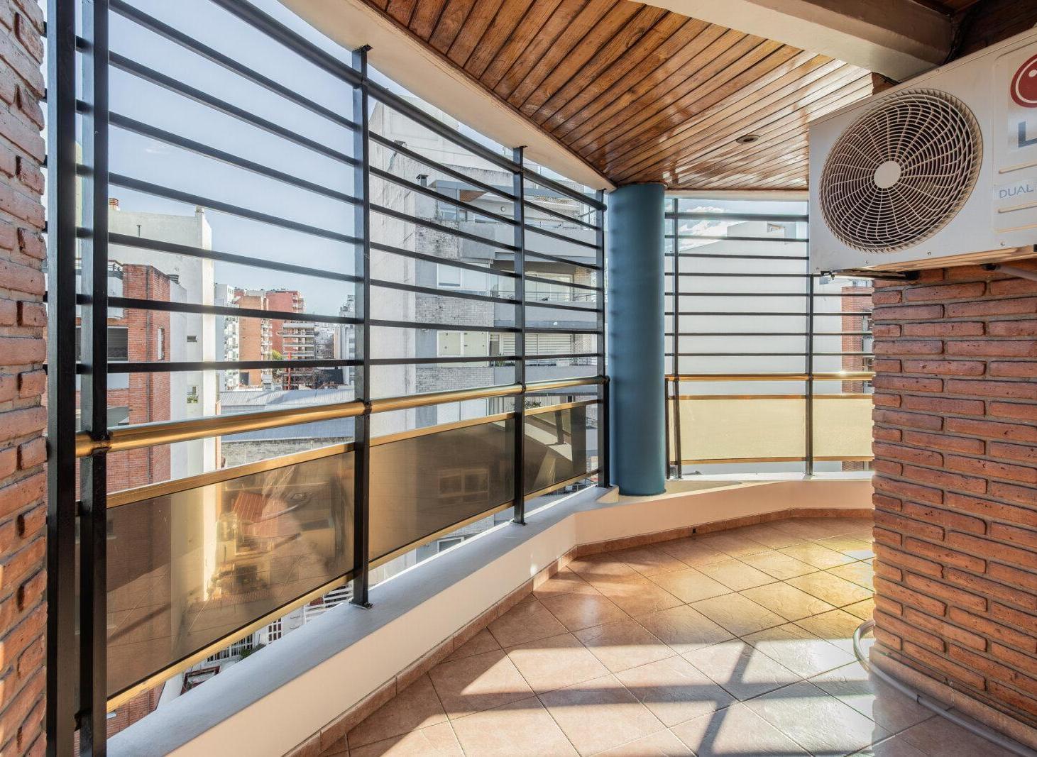 Foto de VENTA. SEMIPISO 4 AMBIENTES AL FRENTE CON COCHERA. CABALLITO, imagen 4