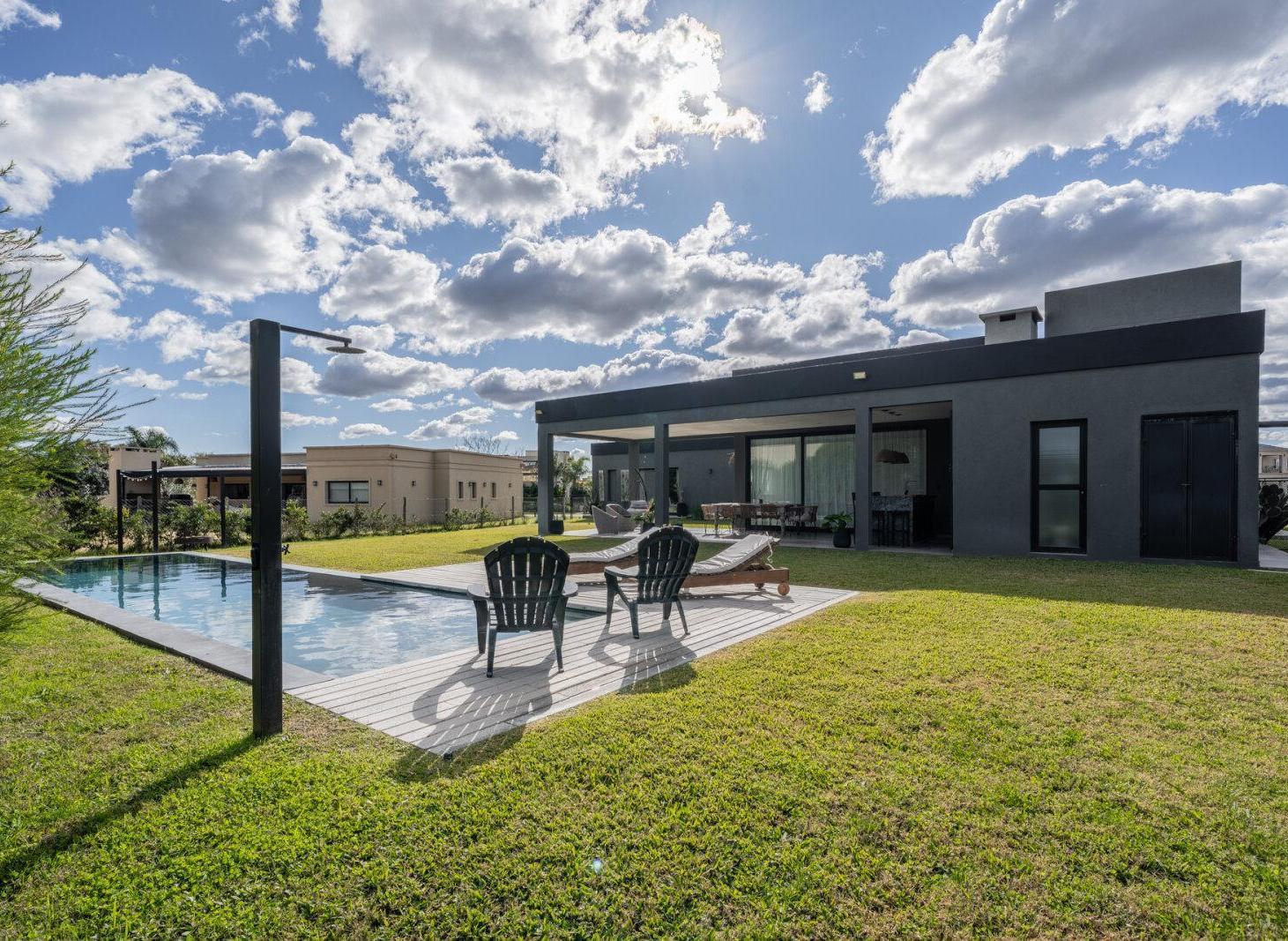 Foto de Venta casa con 4 dormitorios con pileta climatizada. Loma Verde Haras, imagen 2