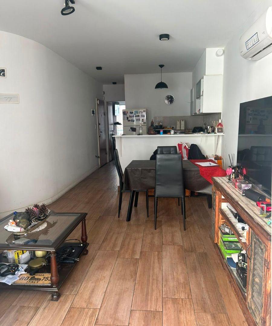 Foto de Amplio Semi piso 2 amb. al frente con doble balcón y Cochera Fija en, imagen 3