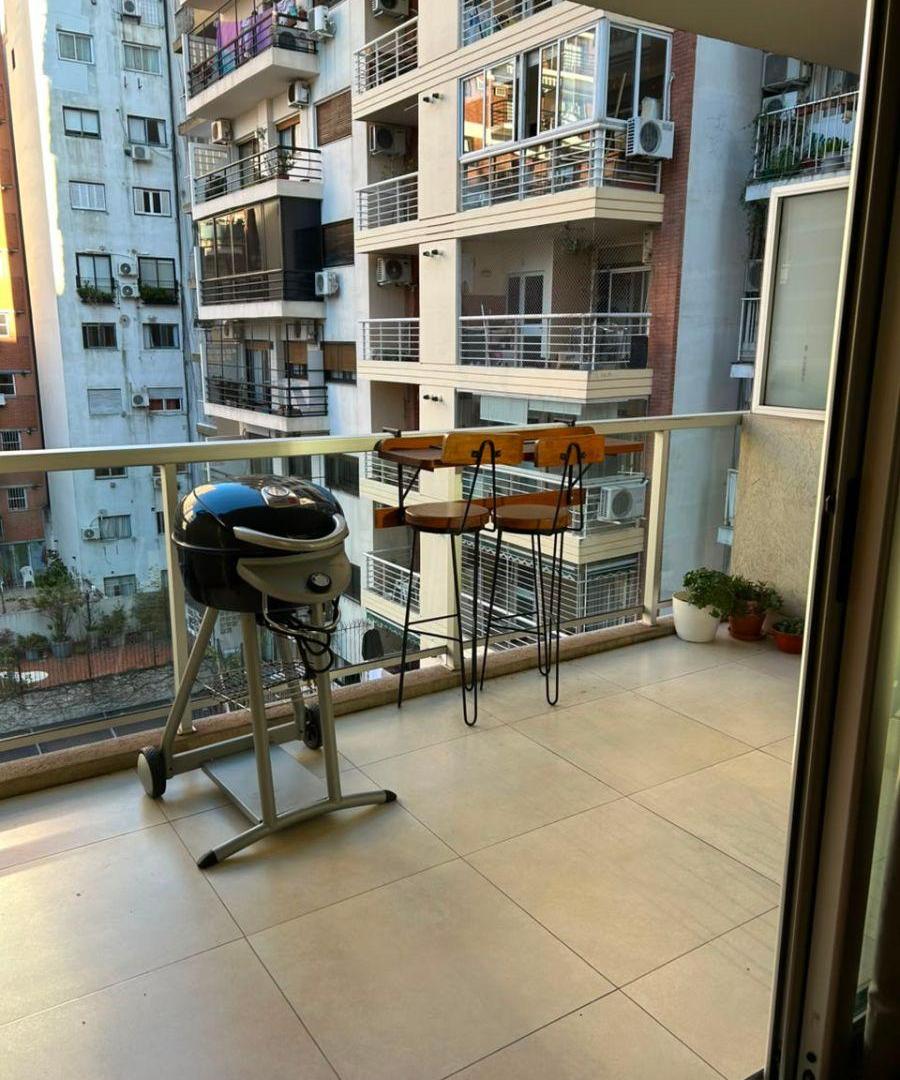 Foto de Amplio Semi piso 2 amb. al frente con doble balcón y Cochera Fija en, imagen 4