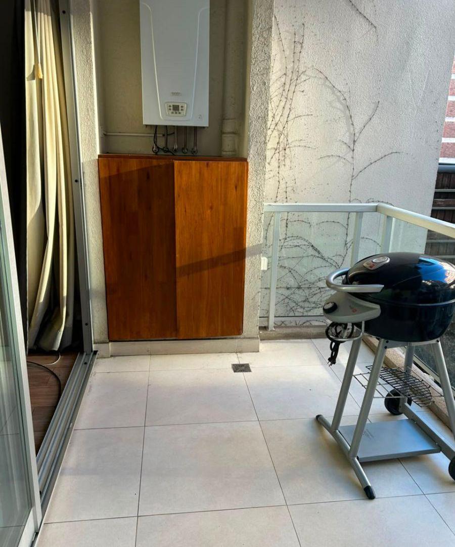 Foto de Amplio Semi piso 2 amb. al frente con doble balcón y Cochera Fija en, imagen 2