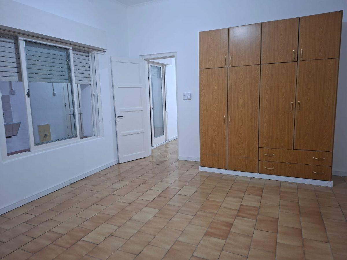 Foto de PH en Caballito. 2 ambientes amplios con patio cubierto. Impecable, imagen 2