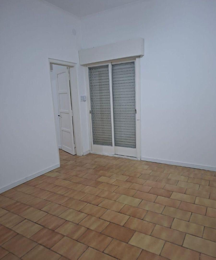 Foto de PH en Caballito. 2 ambientes amplios con patio cubierto. Impecable, imagen 4