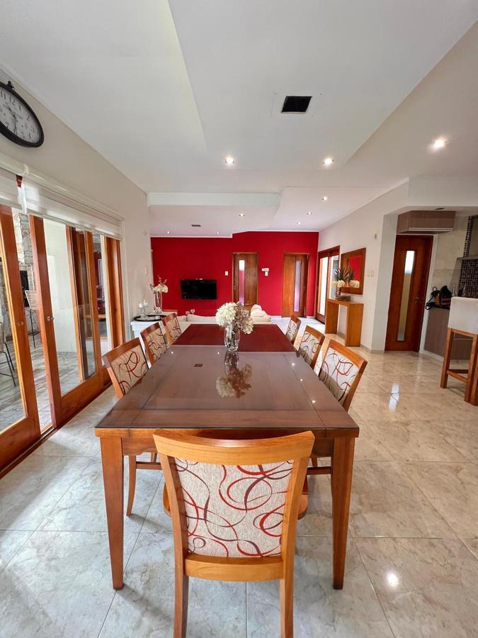 ¡Tu Nuevo Hogar Te Espera en Reconquista! Hermosa Casa en Venta 3