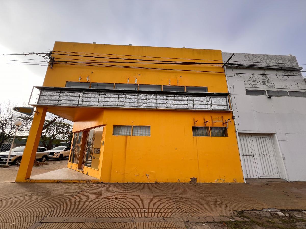 Venta Gran Salón Sobre Boulevard de La Ciudad de Reconquista. 2
