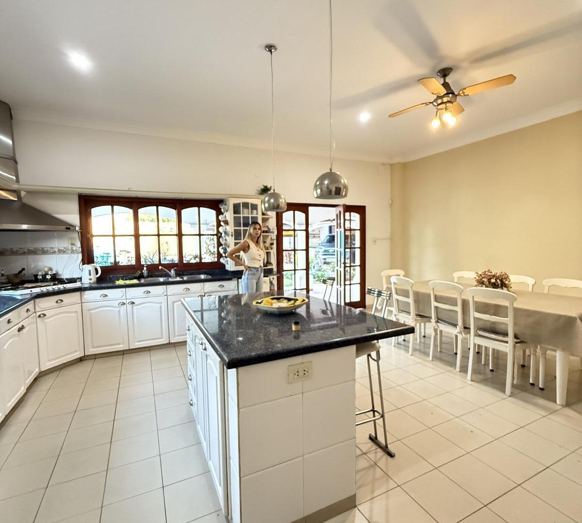 Foto de Casa en Venta dentro de los 4 boulevares, imagen 3