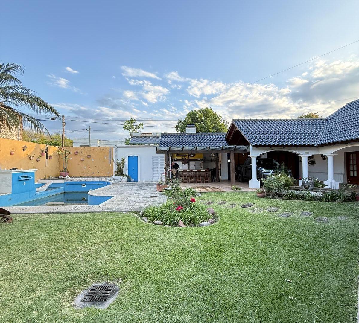 Casa en Venta dentro de los 4 boulevares