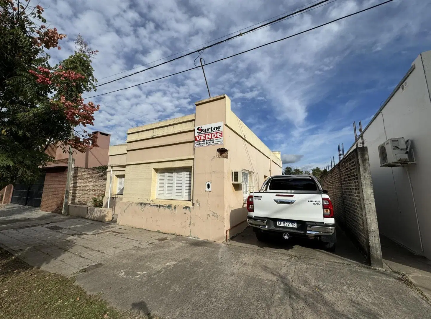 Venta casa en calle 1 al 700 de la ciudad de Avellaneda frente al paseo Ex Vias 2