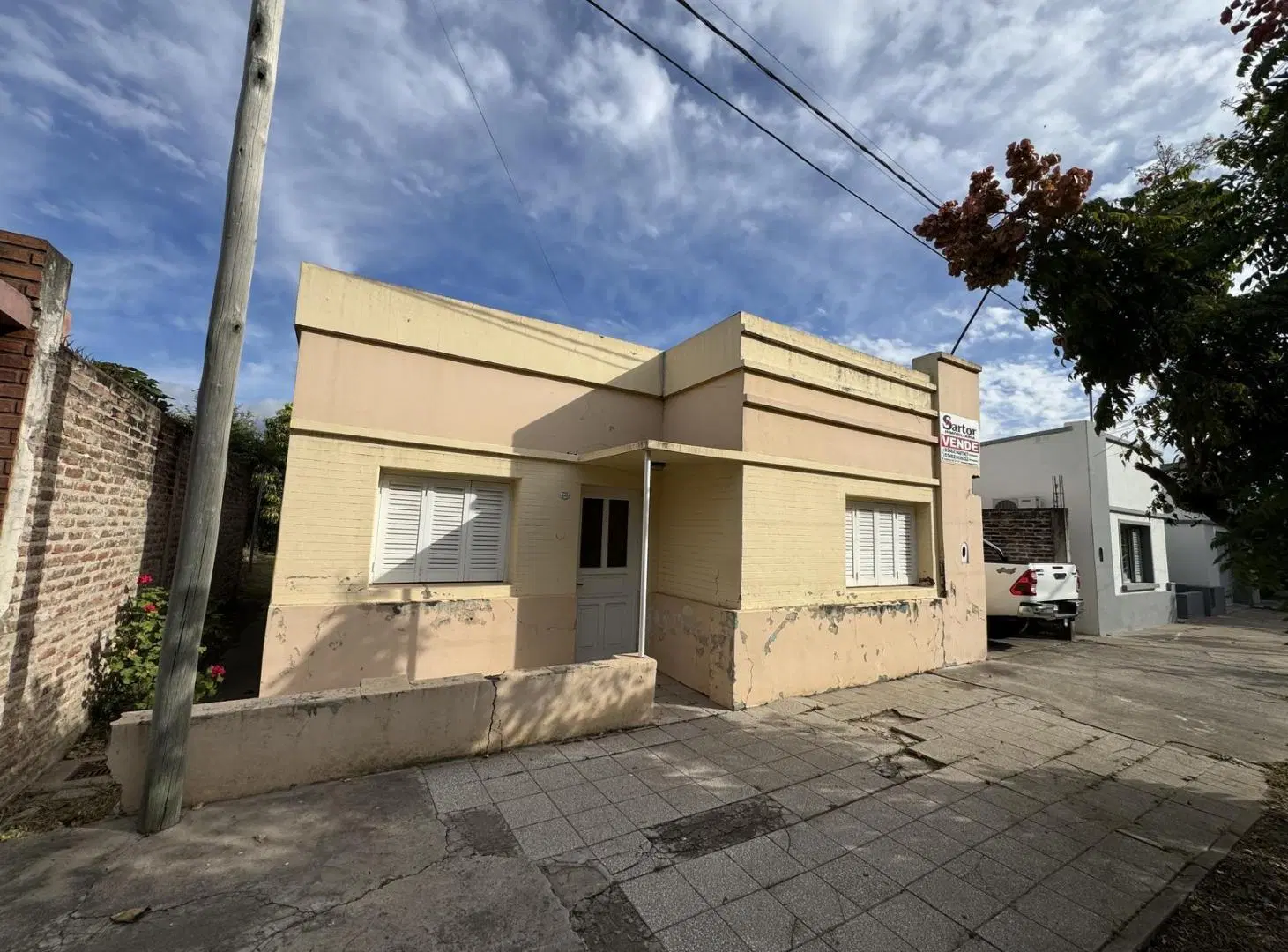 Venta casa en calle 1 al 700 de la ciudad de Avellaneda frente al paseo Ex Vias 3