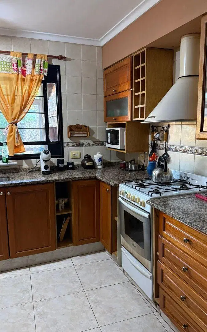 VENTA- CASA DE 3 DORMITORIOS PATIO VERDE Y COCHERA - SANTO TOMÉ 4