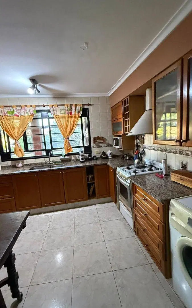 VENTA- CASA DE 3 DORMITORIOS PATIO VERDE Y COCHERA - SANTO TOMÉ 3