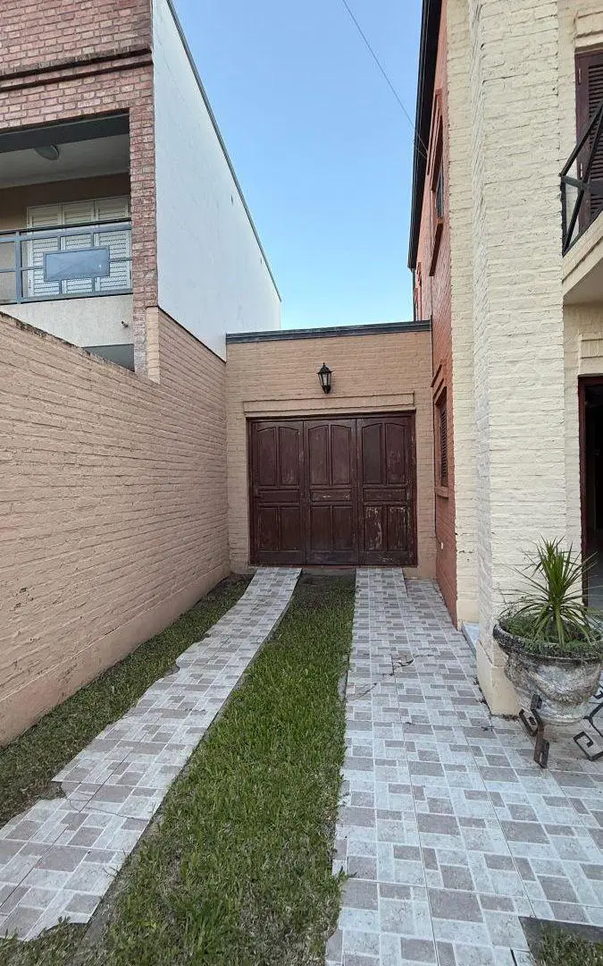 VENTA- CASA DE 3 DORMITORIOS PATIO VERDE Y COCHERA - SANTO TOMÉ 5