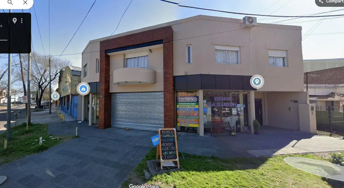 Venta de Dos Local y Tres Departamentos en Adrogué, Almirante Brown 2