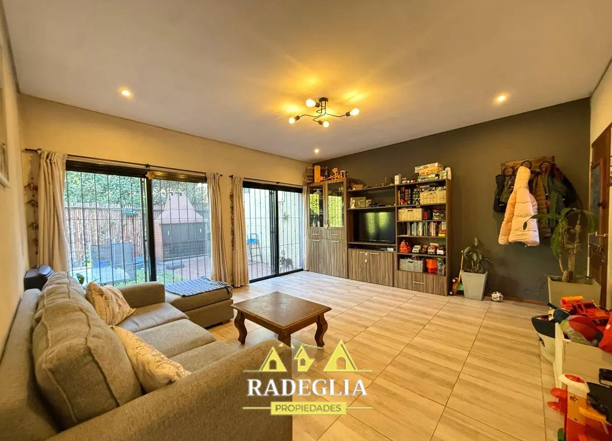 Venta de Casa 3 Amb en Burzaco, Alte. Brown 2